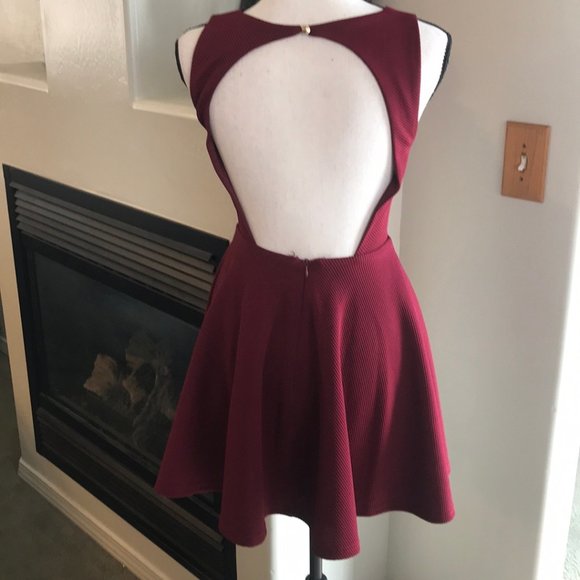 ❤️ Lulus XS Open Back Burgundy Skater Dress - Picture 5 of 6